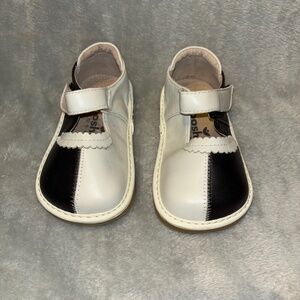 My Pretti Panda size 8 SQUEAKER shoes new in box